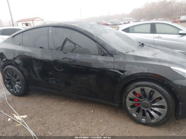 Tesla Model Y Performance Dual Motor All-wheel Drive Image 12