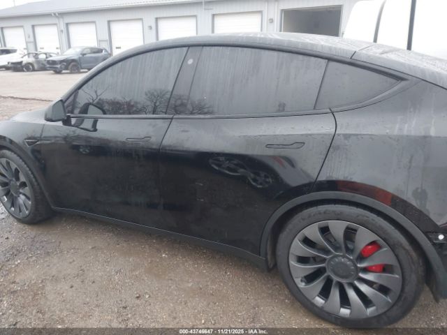 Tesla Model Y Performance Dual Motor All-wheel Drive Image 11