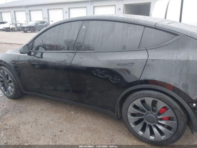 Tesla Model Y Performance Dual Motor All-wheel Drive Image 11