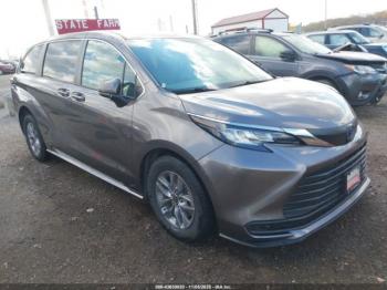  Salvage Toyota Sienna