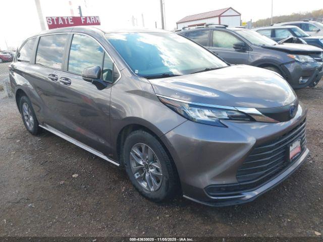  Salvage Toyota Sienna