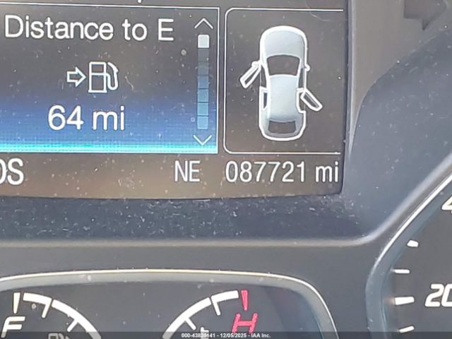 Ford Escape Titanium Image 16