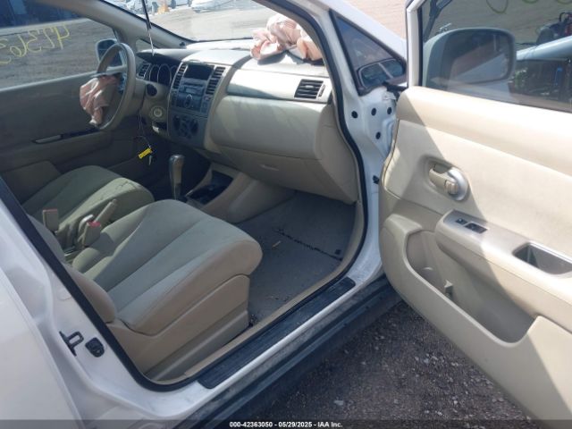Nissan Versa 1.8 S Image 6