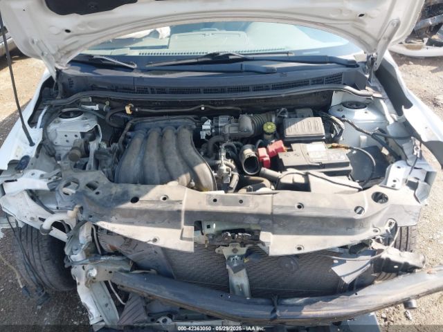 Nissan Versa 1.8 S Image 9