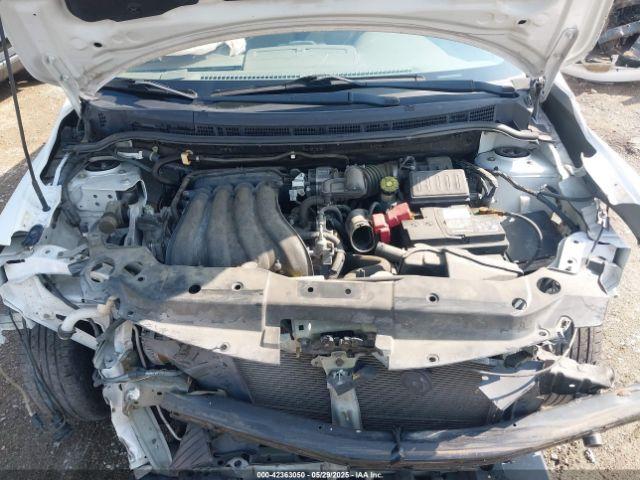 Nissan Versa 1.8 S Image 9