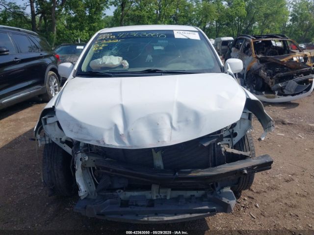 Nissan Versa 1.8 S Image 16