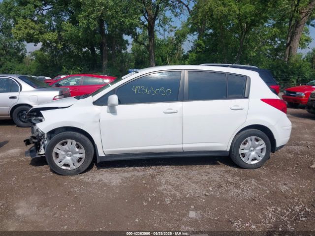 Nissan Versa 1.8 S Image 14