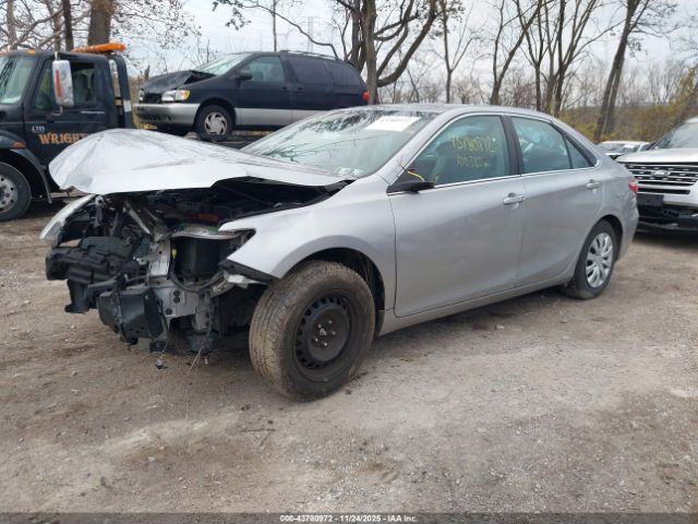 Toyota Camry Le Image 13