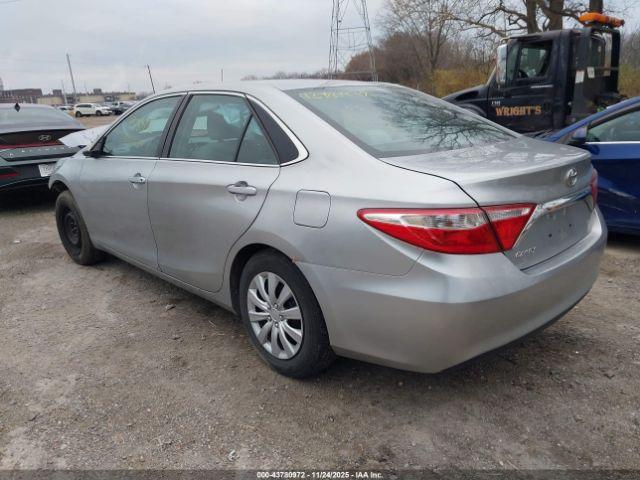 Toyota Camry Le Image 15