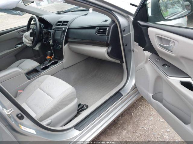 Toyota Camry Le Image 14