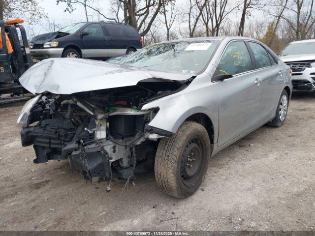 Toyota Camry Le Image 16