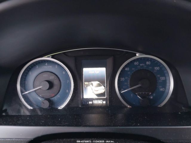 Toyota Camry Le Image 4