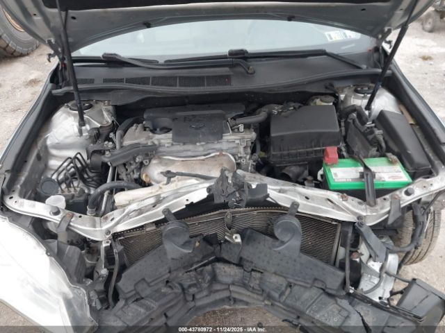 Toyota Camry Le Image 8