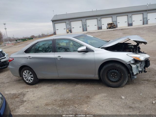 Toyota Camry Le Image 3