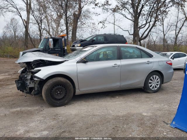 Toyota Camry Le Image 6