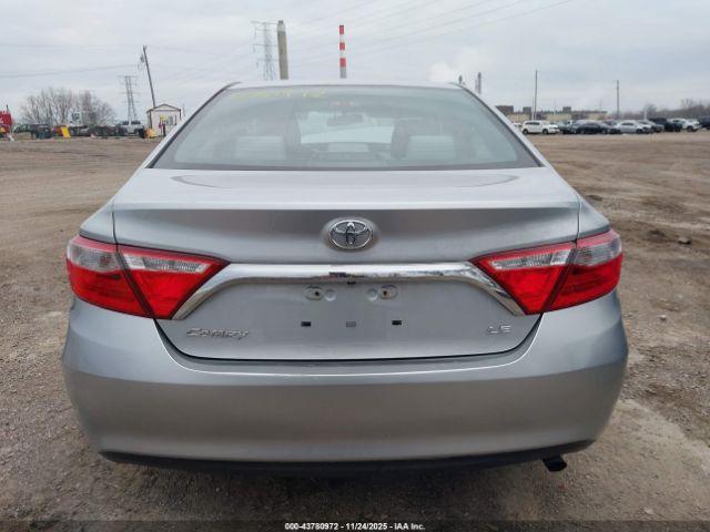 Toyota Camry Le Image 10