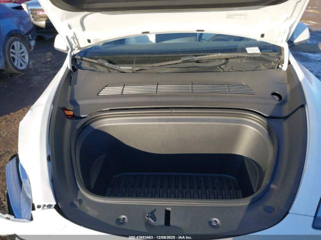 Tesla Model Y Image 14