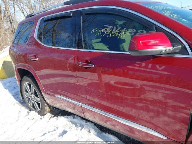 GMC Acadia Denali Image 12