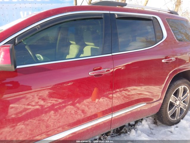 GMC Acadia Denali Image 15