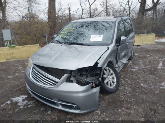 Chrysler Town & Country Touring Image 16