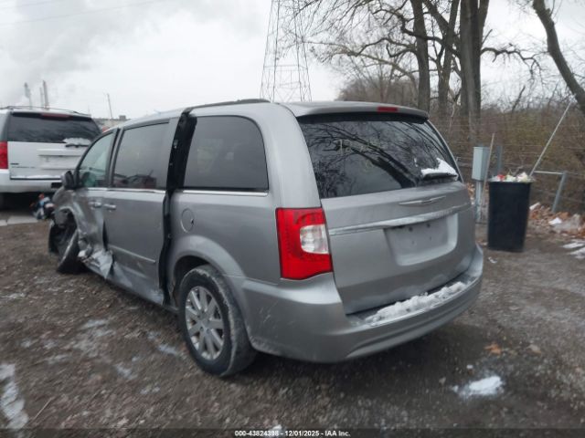Chrysler Town & Country Touring Image 8