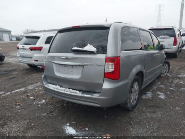 Chrysler Town & Country Touring Image 11