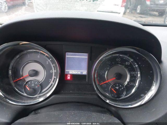 Chrysler Town & Country Touring Image 13