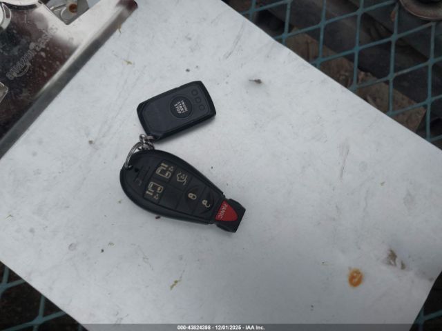 Chrysler Town & Country Touring Image 5