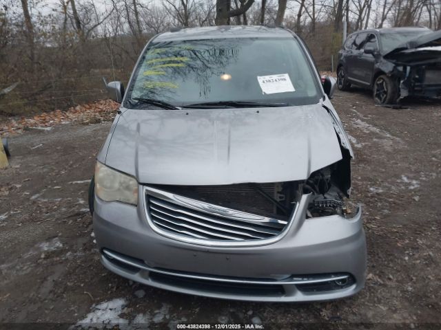 Chrysler Town & Country Touring Image 4