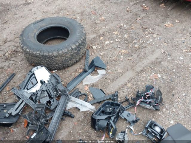 Ford F-150 Raptor Image 16