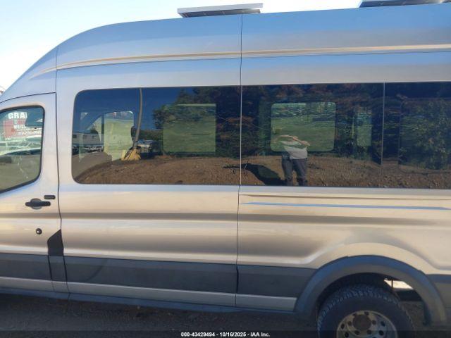 Ford Transit Xlt Image 12