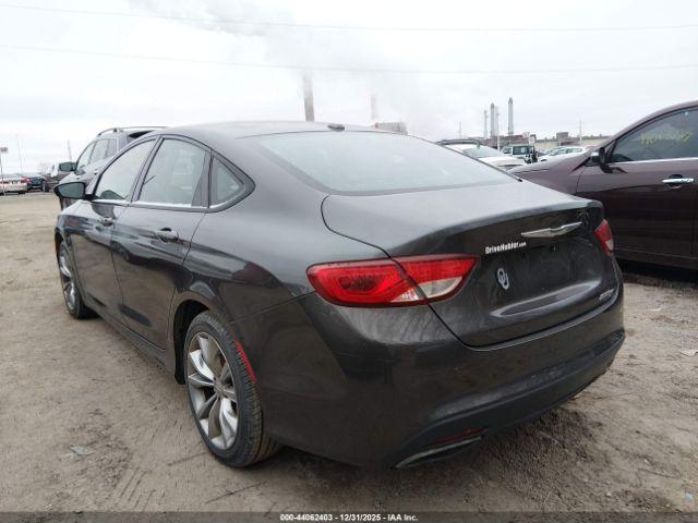 Chrysler 200 S Image 2