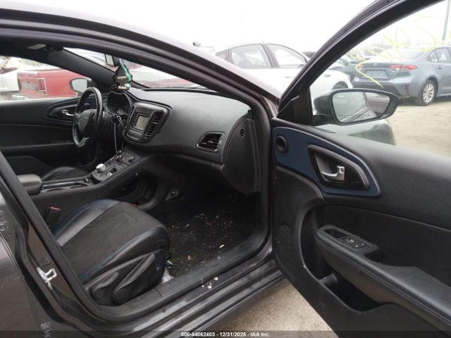 Chrysler 200 S Image 3