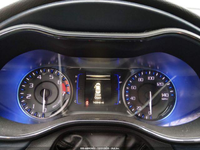 Chrysler 200 S Image 4