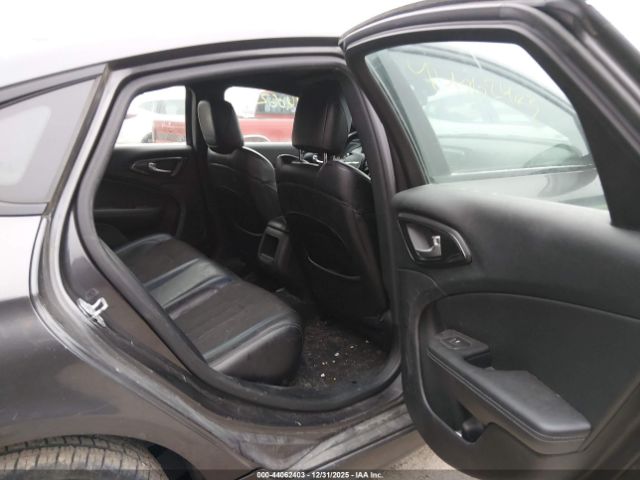 Chrysler 200 S Image 5