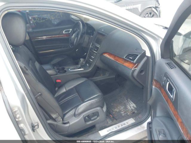 Lincoln MKT Ecoboost Image 10