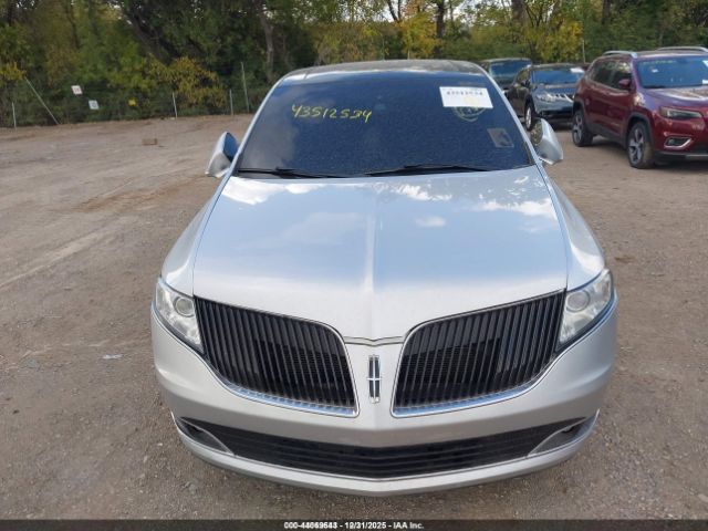 Lincoln MKT Ecoboost Image 13