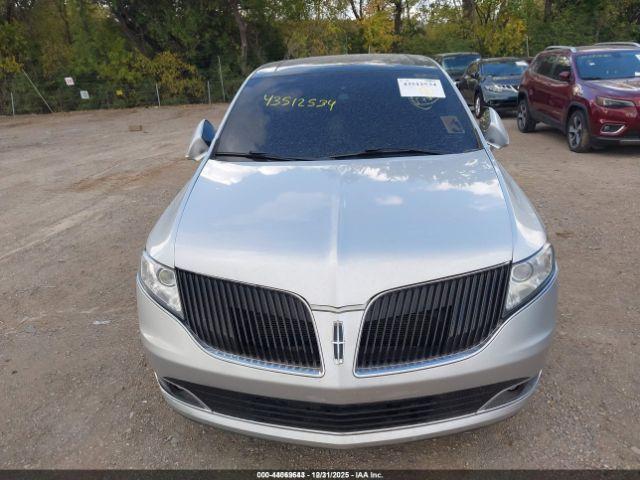 Lincoln MKT Ecoboost Image 13