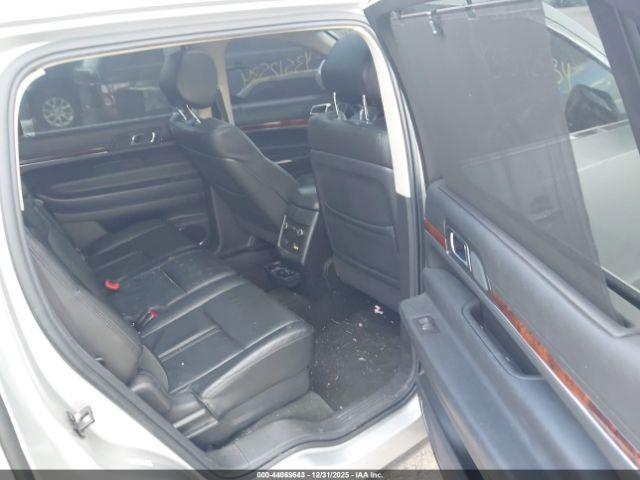 Lincoln MKT Ecoboost Image 8