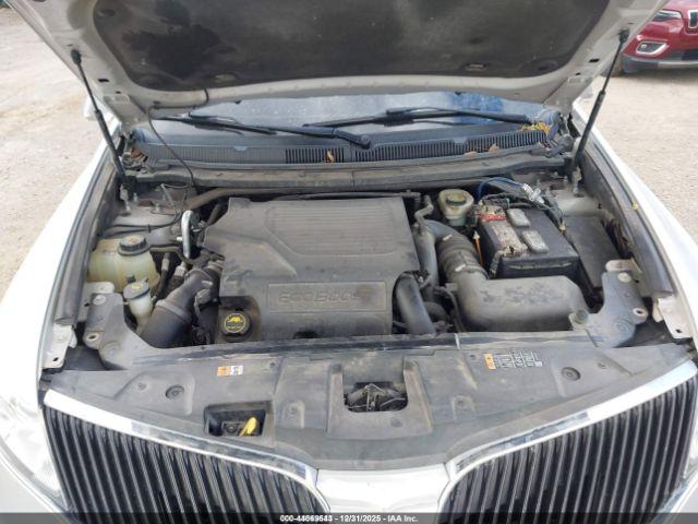 Lincoln MKT Ecoboost Image 9