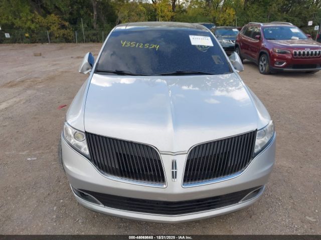 Lincoln MKT Ecoboost Image 2
