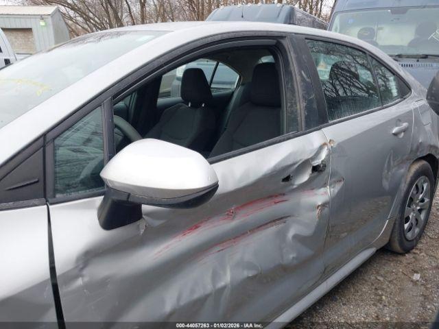 Toyota Corolla Le Image 12