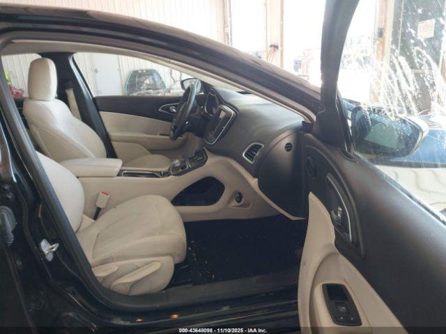 Chrysler 200 Limited Image 8