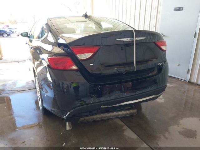 Chrysler 200 Limited Image 2