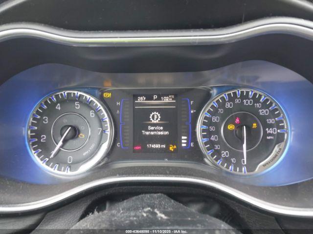 Chrysler 200 Limited Image 5