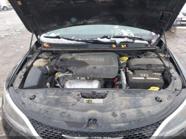 Chrysler 200 Limited Image 17