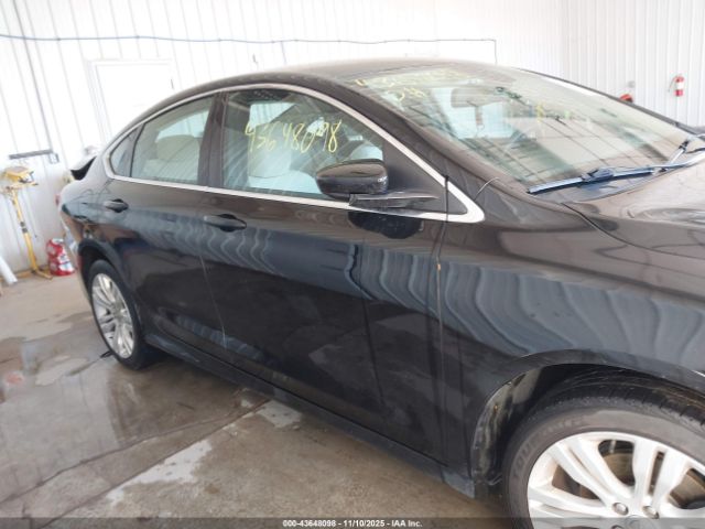 Chrysler 200 Limited Image 13