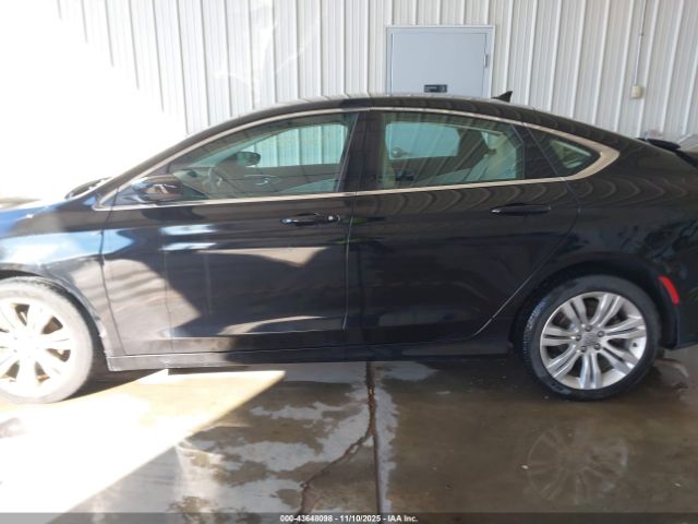 Chrysler 200 Limited Image 4