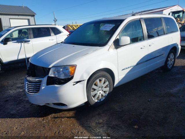 Chrysler Town & Country Touring Image 12