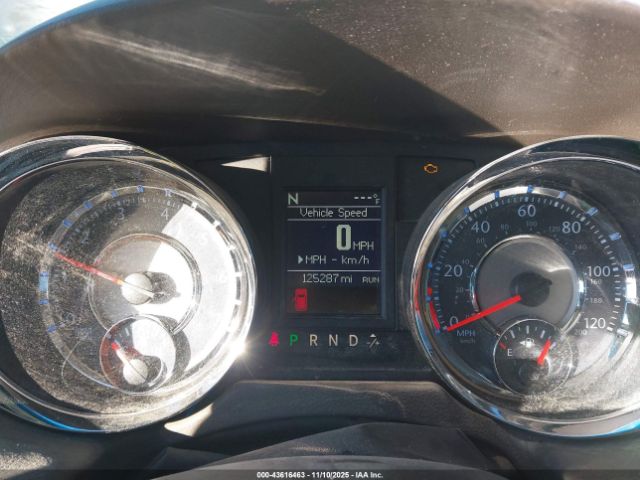 Chrysler Town & Country Touring Image 16